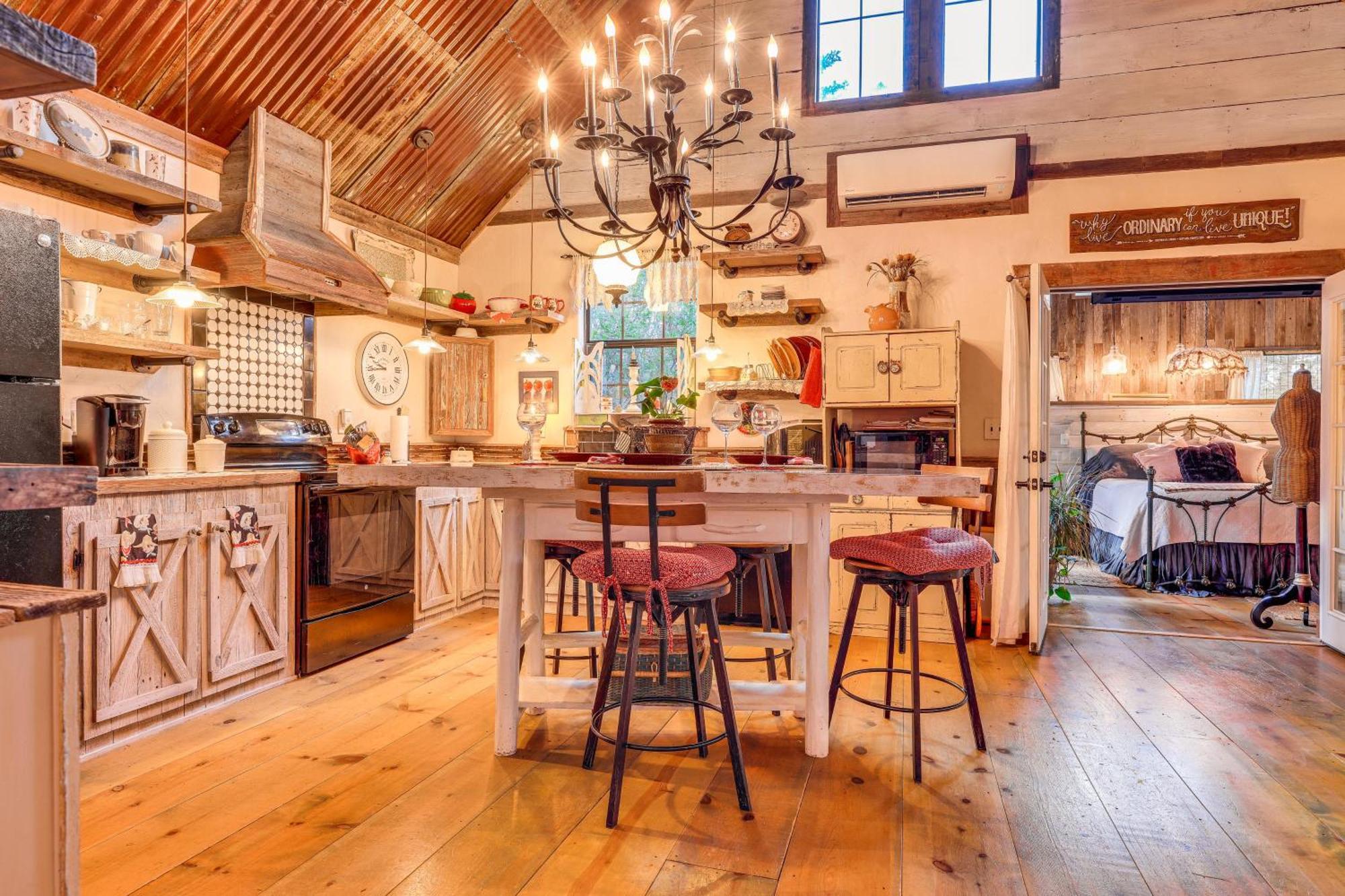 Pet-Friendly Wimberley Cabin With Fire Pit And Hot Tub Exterior photo